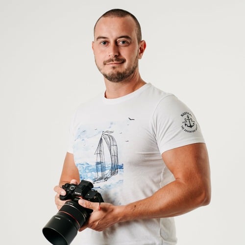 Nenad J