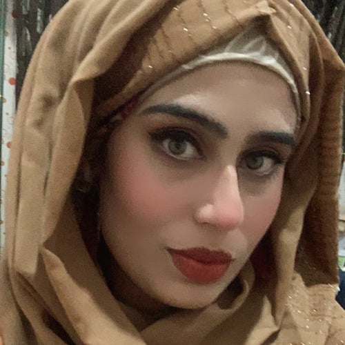 Amna N
