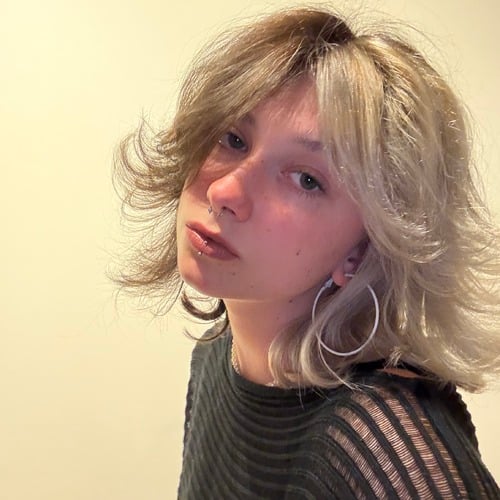 Lili T