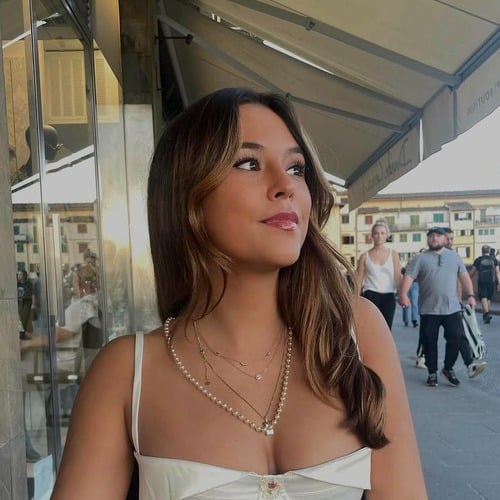 Ava G