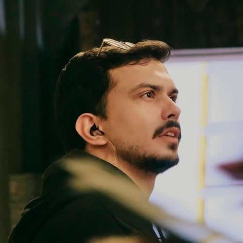 Ario R.